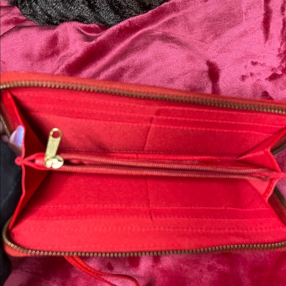 Timberland Women's Leather RFID Zip Around Wallet Clutch with Wristlet Strap - Picture 9 of 10